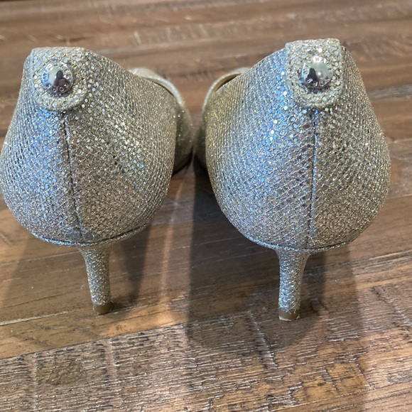 MICHAEL Michael Kors Silver Sparkly Pumps - Picture 11 of 14